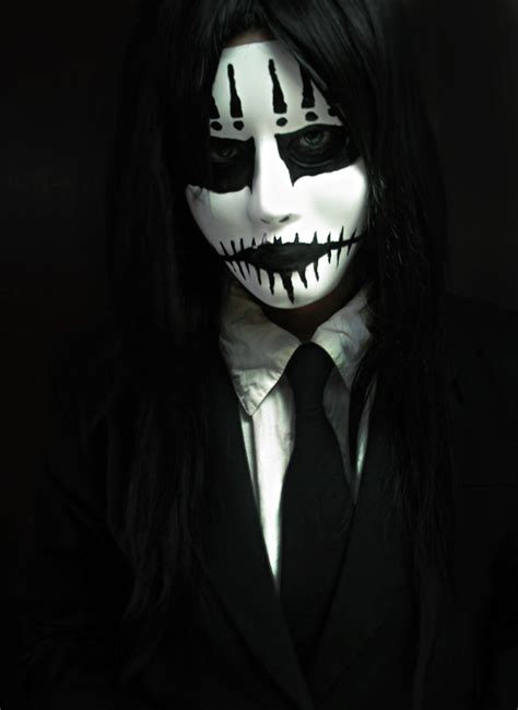 Entretanto, as performances ao vivo, pelo menos na turnê de verão de 2007, ficaram a cargo do reconhecido baterista dos slipknot, joey jordison. Joey Jordison cosplay by niikura-sama on DeviantArt
