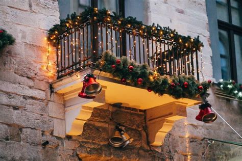 7 Easy And Fun Balcony Christmas Decorations Ideas Dhomish