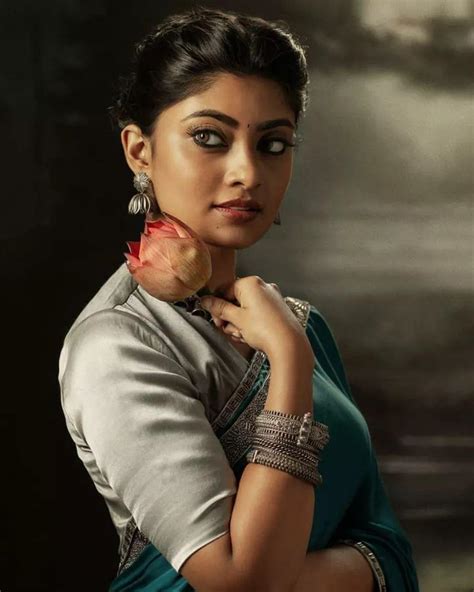 tamil actress ammu abhirami beautiful and glamours photos in saree beautiful and sexy