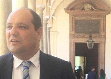 178 del 30 dicembre 2020 (legge di bilancio 2021), è introdotta una riduzione pari al 50% dell'imposta municipale unica (imu) per i pensionati residenti all'estero e iscritti all'aire (titolari di pensione maturata in regime di convenzione internazionale con l'italia).la riduzione potrà riguardare un solo immobile. Pagamento dell'Imu, Giuseppe Arnone chiede l'esonero per i ...