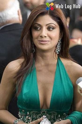 cineden hot and sexy bollywood diva shilpa shetty expose her assets in an award function