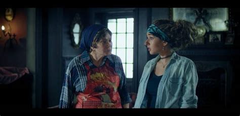 حققت مسرحية بودي جارد نجاحًا هائلًا فور عرضها على خشبة المسرح في عام 1999، واستمرت في العرض عام كامل بشكل يومي دون توقف. هل ينفصل عادل إمام عن لبلبة في الحلقة الخامسة من "مأمون ...