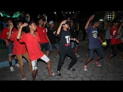 Lagu tersebut dinyanyikan saat live konser ambarawa. Lagu Saur Saur Terbaru 2018, Versi Koplo Dijamin Goyang ...