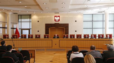 Został utworzony w 1982 i rozpoczął działalność orzeczniczą w 1986. Trybunał Konstytucyjny. Co to jest? Czym się zajmuje? O co ...
