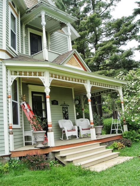 1893 Victorian Farmhouse: Front Porch Gets New Ceiling | Porch design