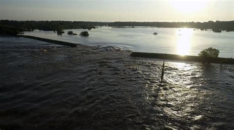 In Central Us Levee Breaches Flood Some Communities Ap News