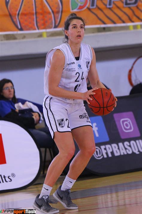 Otherwise, they might be leapfrogged by cd santa. Vitória SC bate SL Benfica na Liga Feminina