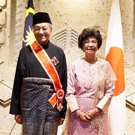 Read reviews from world's largest community for readers. "lIham Yang Allah SWT SeIaIu Beri Kpdanya Amat Mengagvmkan ...