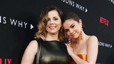 Welcome to selena gomez online, your most comprehensive source on selena gomez. Inside The Huge Family Problems Selena Gomez's Justin Bieber Romance Is Creating - Her Mother ...