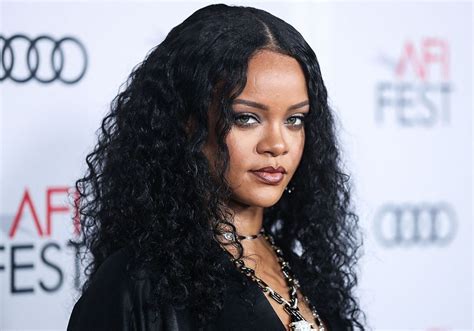 Rihanna Fait Son Grand Retour Dans La Musique Avec Lift Me Up