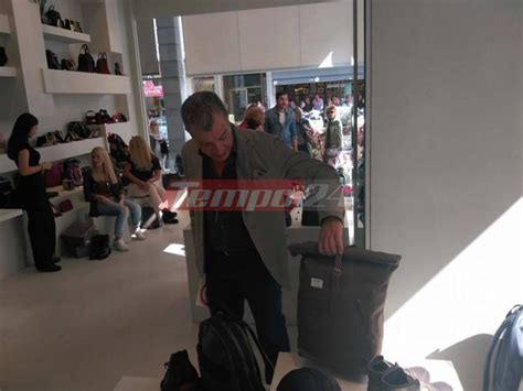 Να καλωσορίσουμε τον γενικό γραμματέα διεθνών οικονομικών σχέσεων και εξωστρέφειας του υπουργείου εξωτερικών και πρόεδρο της enterprise greece, τον κύριο γιάννη. Πάτρα: Οι τσάντες, ο Θεοδωράκης και η συνάντηση με Δημοσιογράφο! - ΦΩΤΟ | tempo24.news