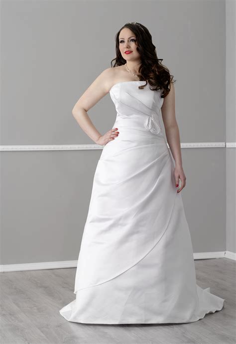 Entdecke rezepte, einrichtungsideen, stilinterpretationen und andere ideen zum ausprobieren. Amelie | Brautkleid, Kleider, Braut
