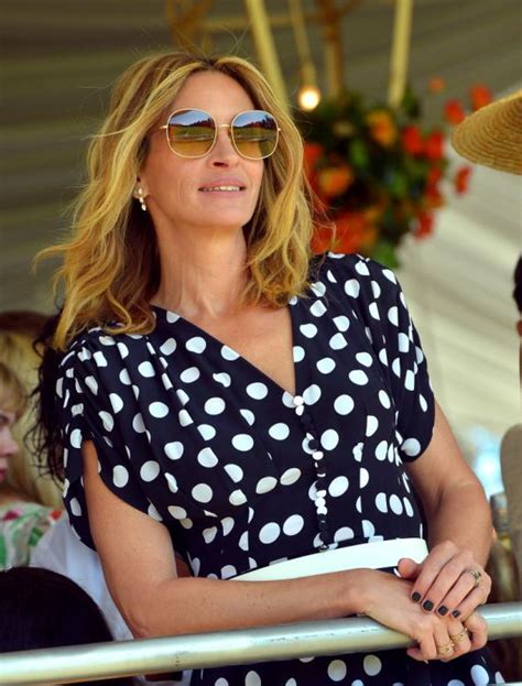 She was born in smyrna, georgia, to betty lou (bredemus) and walter grady roberts. Julia Roberts looks like the ultimate 'Pretty Woman' in a ...