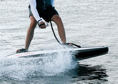 Awake Ravik Electric Surfboard Geeky Gadgets