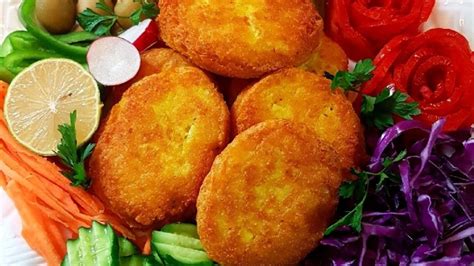 Brush both sides with olive oil. طرز تهیه کوکو سیب زمینی | Persian cuisine, Potato patties ...