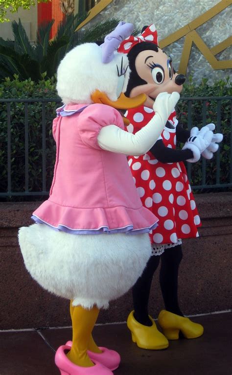 Hollywood Studios Daisy Duck And Minnie Mouse Daisy Duck Minnie