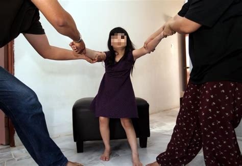 Tidak selalu mudah untuk menjadi wanita di tengah di dunia penelitian dan ilmu pengetahuan yang namun sebuah kelompok wanita muda sukses memiliki nasihat bagi anak perempuan yang tertarik. Isteri dendam dengan bekas suami, anak tak patut dihalang ...