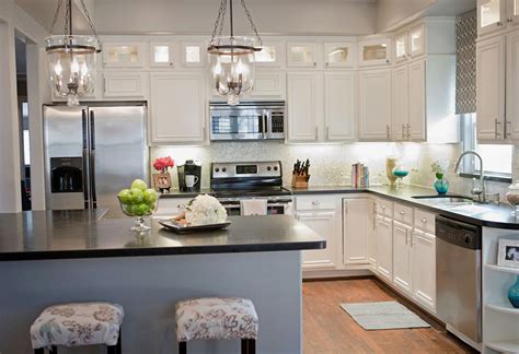 Anda bisa saja memilih warna yang sedikit ngejreng namun ketika bayi yang diharapkan sudah lahir kedunia dan beranjak dewasa pastinya anda akan memilih warna yang sesuai. Inovasi Terbaru Lemari Dapur Minimalis Modern Warna Putih