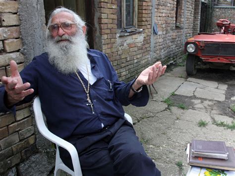 Il est accusé, tout comme ratko mladic, de crimes de guerre, crimes contre l'humanité et génocide commis durant la guerre de. Srbsko po zadržaní Radovana Karadžiča - stav diskusie o ...