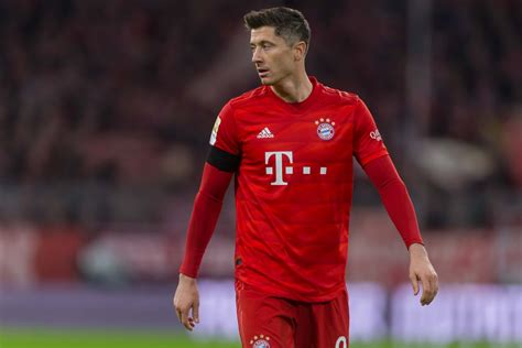 Bayern munich has been the best team in germany, they are at the top of the bundesliga table, with ten wins, three despite holstein kiel's good run, they play in the bundesliga 2, and their players are not nearly as good as bayern munich's players, who have lost. Robert Lewandowski talks about Bayern's coaching situation ...