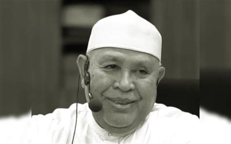 Bagi ui sendiri nama fuad hassan terukir pada motto yang dibuatnya ketika kampus ui depok diresmikan tanggal 5 september tahun 1987. Ustaz Abu Hassan Din terjatuh sewaktu mahu solat Subuh ...