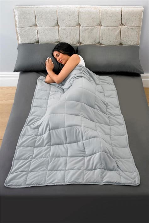 Weighted blanket aids sleep and reduces anxiety | Entertainment Daily
