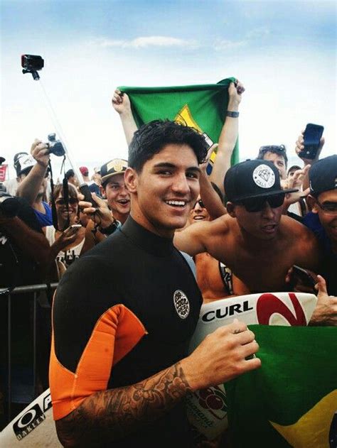 Gabriel medina pinto ferreira (born 22 december 1993) is a brazilian professional surfer, also the 2014 and 2018 wsl world champion.medina joined the world's elite of the world surf league tour in 2011, and in his rookie year he finished within the top 12 of the asp (now wsl) world tour at the age of 17. Medina | Surfe, Surf, Esportes