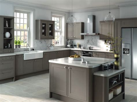 Besides, having a kitchen with grey cabinets is great bacause they look good with different countertops. Popular Gray Kitchen Cabinets Countertop Designs