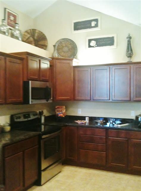 Scroll down for 12 of my favorite ways to decorate above kitchen cabinets—including greenery, vintage bottle collections, baskets, and brick. Great decor above kitchen cabinets adds a nice touch ...