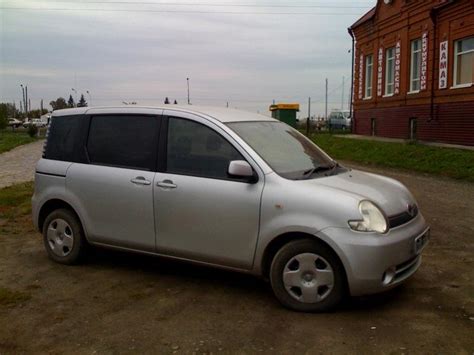 For stopping power, the sienta braking system includes at the front and at the rear. 2003 Toyota Sienta specs, Engine size 1496cm3, Fuel type ...