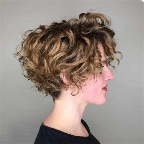 Talk about hair style, since ancient women identical with the appearance of long and thick hair. 29 Short Curly Hairstyles to Enhance Your Face Shape