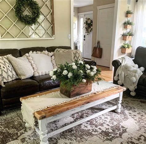 Diy Coffee Table Makeover With Chalk Paint And Glue Stick