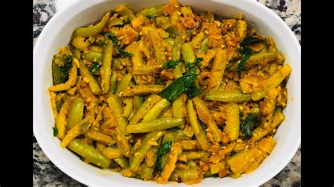 Mar 09, 2020 · fry for a minute and add 1/2 teaspoon mustard seeds, 1/2 teaspoon cumin seeds and mix add pieces of 2 dried chillies and mix add curry leaves and fry till they turn crispy add coarsely grinded garlic cloves and mix Tindoora / Dondakaya Fry - YouTube