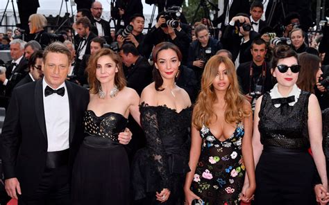Zahia et l équipe du film Une Fille Facile au Festival de Cannes 2019