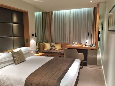 Live arrivals for lodge gardens stop. Royal Garden Hotel, London Kensington review - a 5* hotel for £123? - Turning left for less