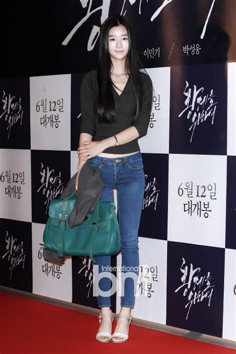 She debuted in cable channel tvn's sitcom potato star 2013qr3. bnt포토 서예지 완벽한 스키니진핏 | 한경닷컴