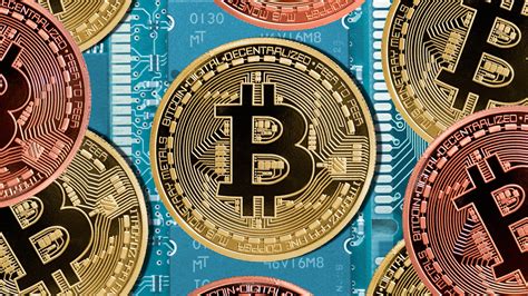 بتكوين هي عملة إلكترونية يمكن مقارنتها بالعملات الأخرى مثل الدولار أو اليورو، لكن مع عدة فوارق أساسية، من أبرزها أن هذه العملة هي عملة إلكترونية بشكل كامل تتداول عبر الإنترنت. "بتكوين" تجذب التونسيين وسط مخاوف من غسل الأموال