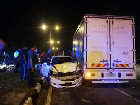 Dalam keadaan gelap, perintang akan menjadi rendah dan isyarat input akan dihantar kepada mikropengawal lampu led mikropengawal memberikan arahan (isyarat output) kepada lampu led untuk menyala. Rempuhan 'lalok' di lampu isyarat