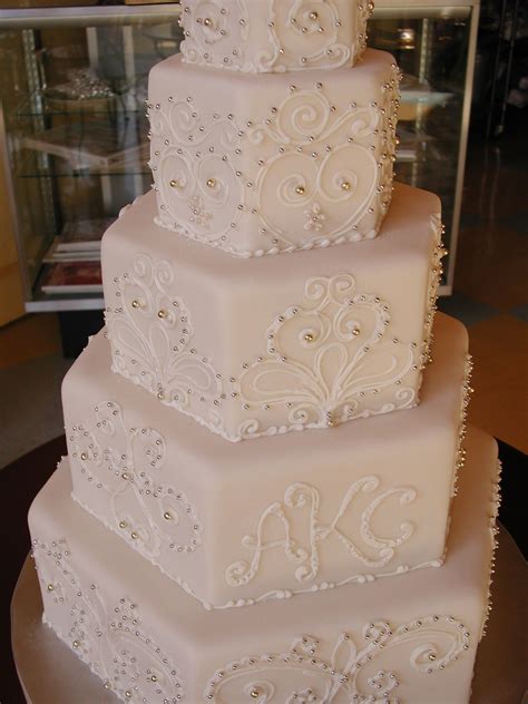 I am a sugar artist, and enjoy designing custom wedding cakes and grooms cakes, as well as special occasion and event cakes. piping and beading on fondant. magpies bakery, knoxville ...