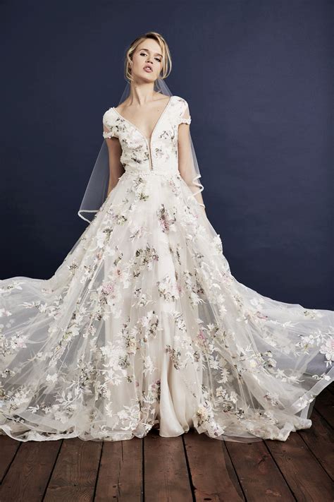 Who says silk wedding flowers can only beautify the wedding venue? Eleganza Sposa - A Leading Luxury Scottish Bridal Boutique ...