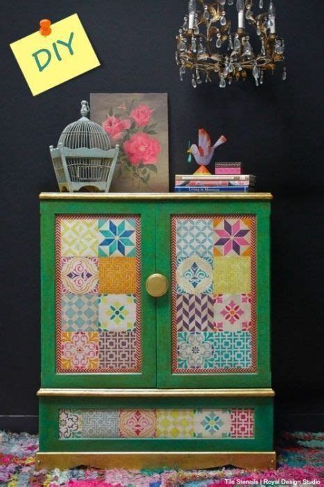 Decora tus muebles antiguos con plantillas para pintar paredes