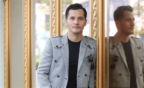 I chose this area because since childhood i have been helping my mother to sell medicinal and cosmetic products. #Showbiz: I'm sorry, says Aliff Syukri on sharing wife in ...