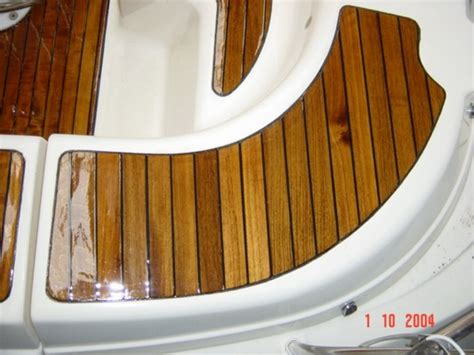 Willkommen bei der haus & boot manufaktur. Cockpit - Teakoberfläche - lackiert - Haus und Boot