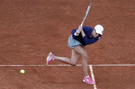 Momentami w grze przeszkadzał silny. Ile zarobiła Iga Świątek w Rzymie? WTA Rzym PREMIE Nagrody pieniężne WTA Rzym 2021 - Super Express