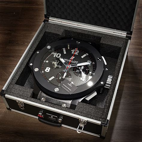 Everything you need to know about the current time can usually be found on your wrist like two eyes watching, the clock's two moving dots operate like the big hand and small hand of a clock. Ferrari Wall Clock by HUBLOT "BIG BANG" : Italian Auto ...