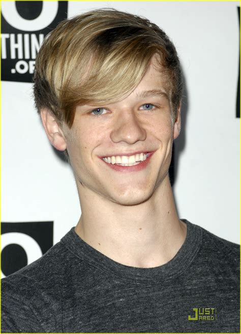 He is the twin brother of hen1 and younger brother of pbf1. Lucas Till - Teen Choice Awards 2009 | Photo 250291 ...