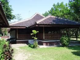Joglo merupakan rumah tradisional jawa yang umumnya dibuat dari kayu jati. SEJARAH DAN PERISTIWA: RUMAH ADAT JAWA