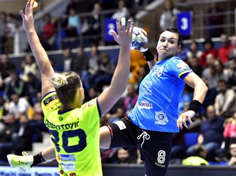 În palmaresul naționalei de handbal masculin a româniei intră patru titluri mondiale, între 1961 și 1974. CSM Bucuresti - NFH Nykobing: Cristina Neagu este ...