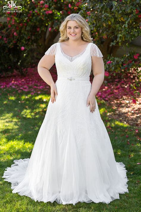 These 8 Plus Size Wedding Gown Designers Are Perfect For Body Positive