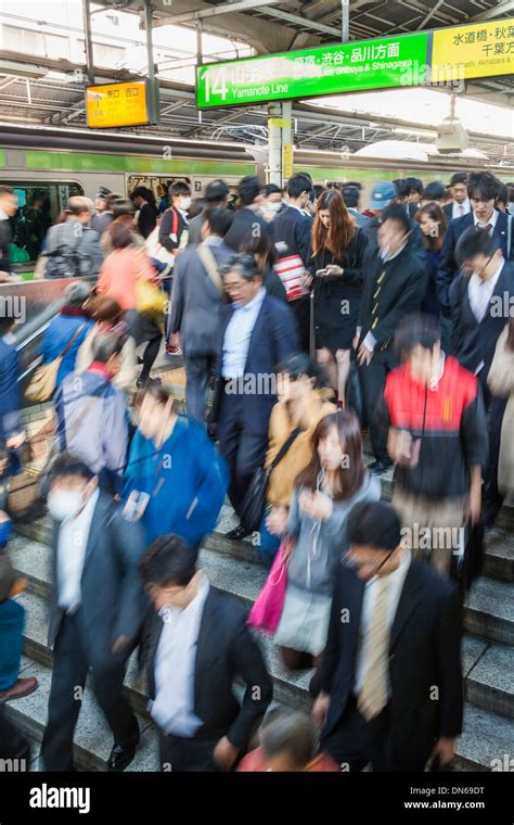 Japan Honshu Kanto Tokyo Shinjuku Station Rush Hour Crowds Stock Photo Alamy